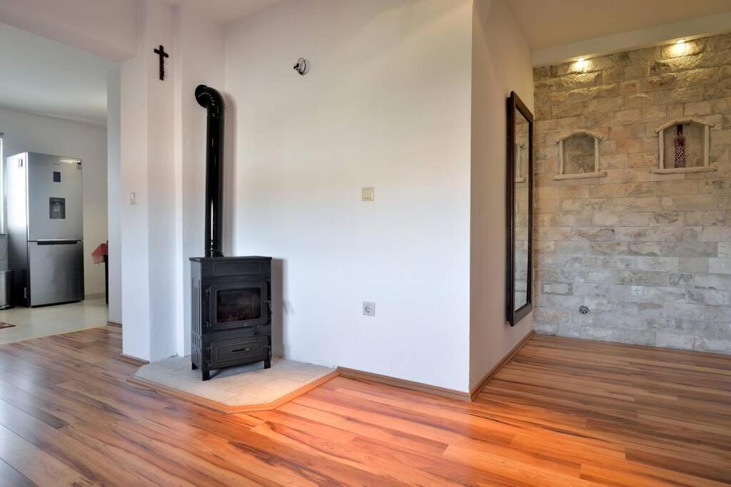 Comfortable Apartment Near Pula Marčana Eksteriør billede